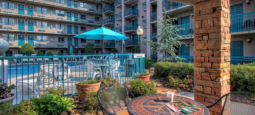 Beautiful courtyard with outdoor pool at Willow Brook Lodge in Pigeon Forge TN