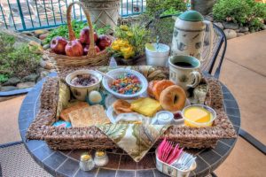 deluxe complimentary breakfast at Willow Brook Lodge