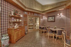 breakfast area seating at Willow Brook Lodge