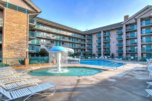 outdoor kiddie pool and swimming pool at Willow Brook Lodge