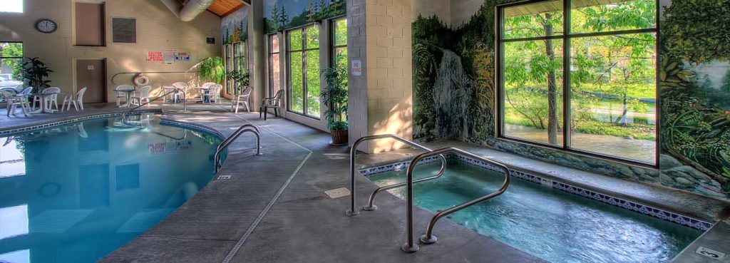 indoor pool and hot tub at Willow Brook Lodge in Pigeon Forge Tn