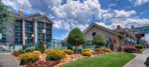 Top Hotel on Pigeon Forge Strip Willow Brook Lodge