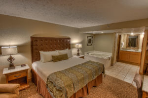 King jacuzzi suite in Pigeon Forge hotel