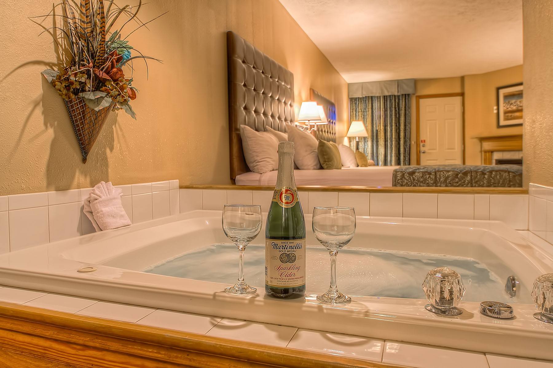 Pigeon Forge Hotel Jacuzzi Suites. 