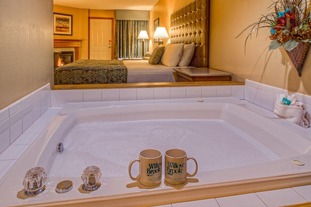 Jacuzzi Suites at Willow Brook Lodge in Downtown Pigeon Forge Tennessee