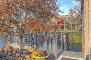 Riverside Lodging in Downtown Pigeon Forge at Willow Brook Lodge