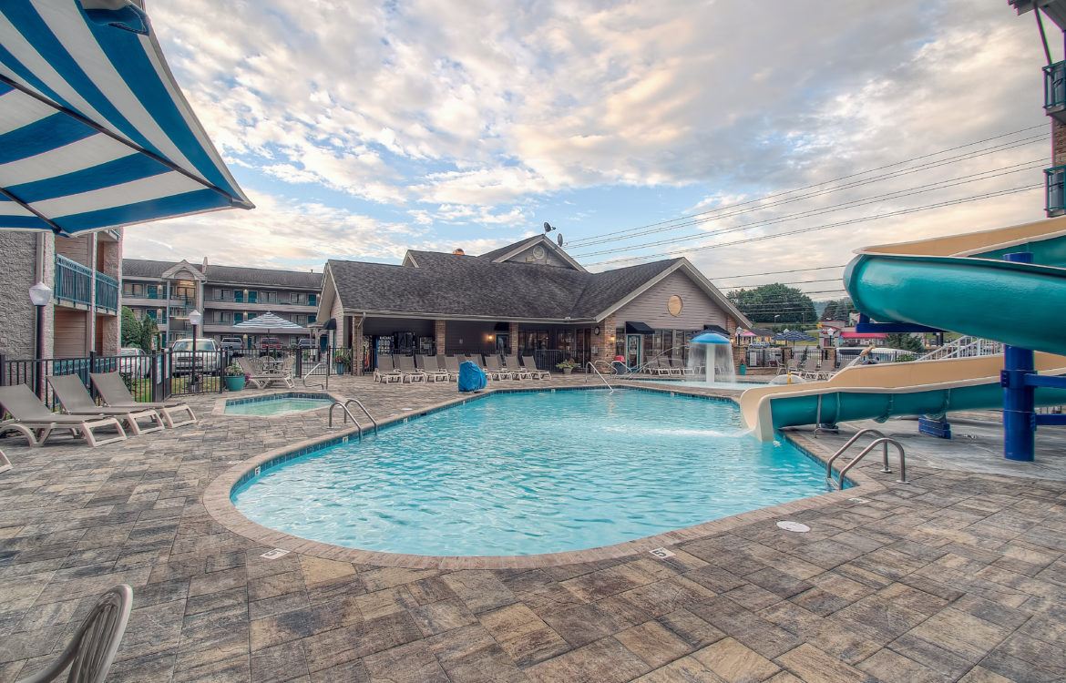 Outdoor Pools with mini water park Willow Brook Lodge Pigeon Forge