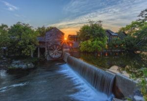 Willow Brook Lodge Near Old Mill Pigeon Forge in October