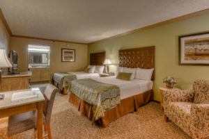 Deluxe Queen for 4 at Willow Brook Lodge in Downtown Pigeon Forge