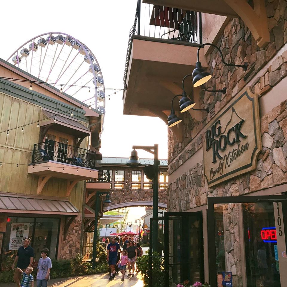 Big Rock Candy Kitchen by Willow Brook Lodge Hotel in