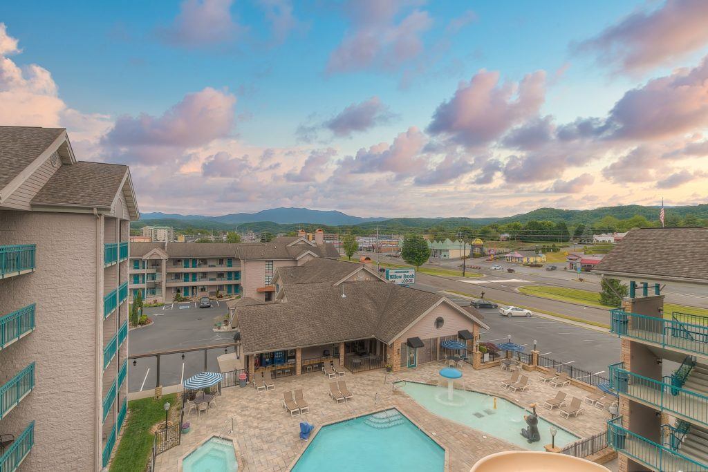 Beautiful Balcony Mountain View in Pigeon Forge at Willow Brook Lodge