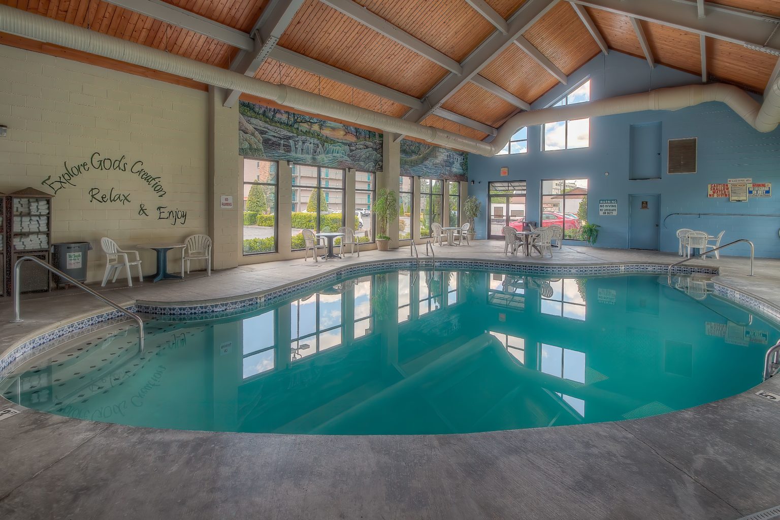 Pigeon Hotel with Indoor Pool by Willow Brook