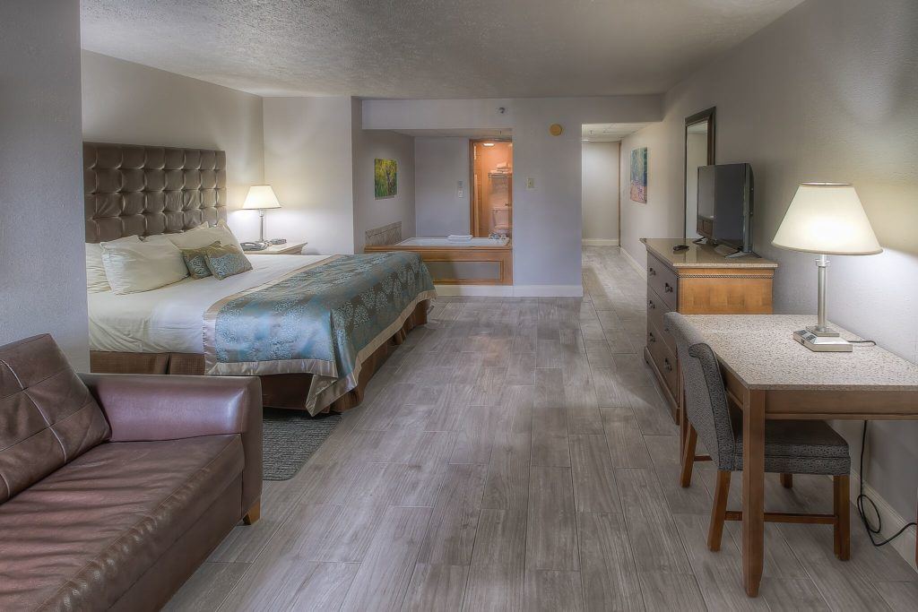 Jacuzzi King Room in Pigeon Forge